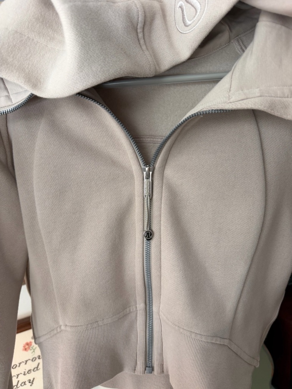 Lululemon Cropped Zip Hoodie Oatmeal Neutral Size 4 Small Scuba Activewear Cozy - Picture 2 of 4